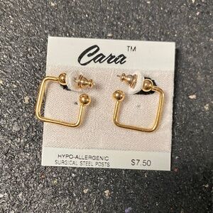 Cara  90s Gold Square Earrings